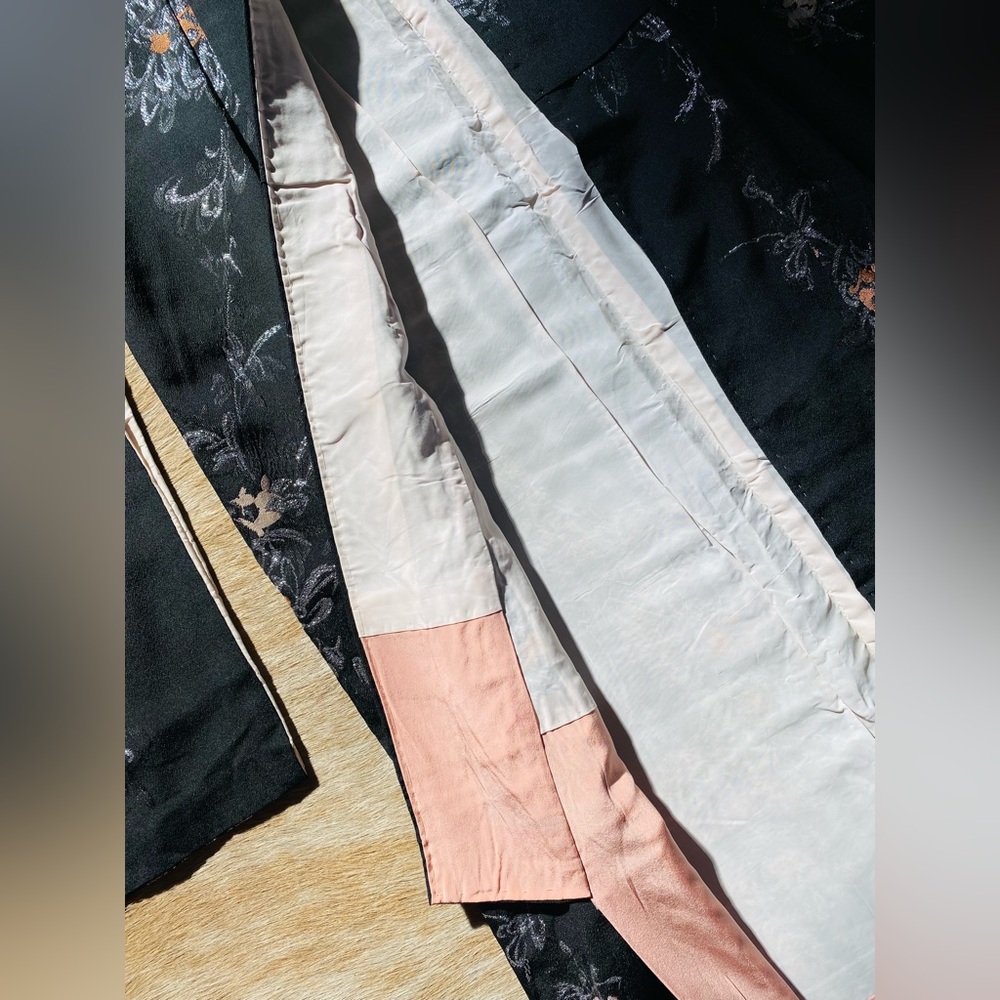 Gorgeous Vintage Kimono from Japan | Long, Black, Pink & Silver | PRICE FIRM❣️ - Picture 5 of 7